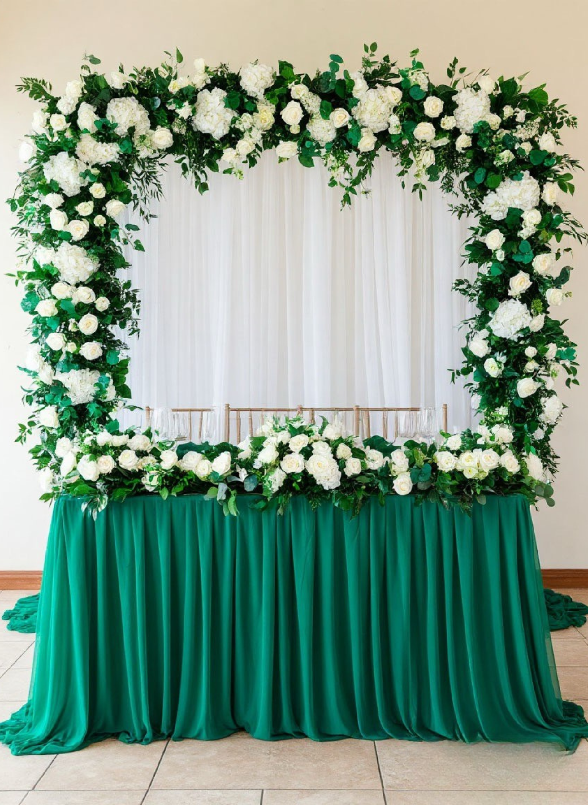 Фотозона в теплых оттенках